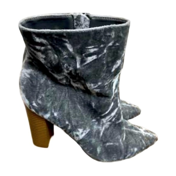 Wild Diva Suede Boots Size 8.5 - Picture 2 of 7